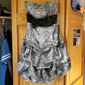 Strapless semi-formal dress